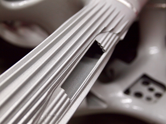 Volkswagen pick-up fitted with additively manufactured front-end structure Volkswagen pick-up fitted with additively manufactured front-end structure