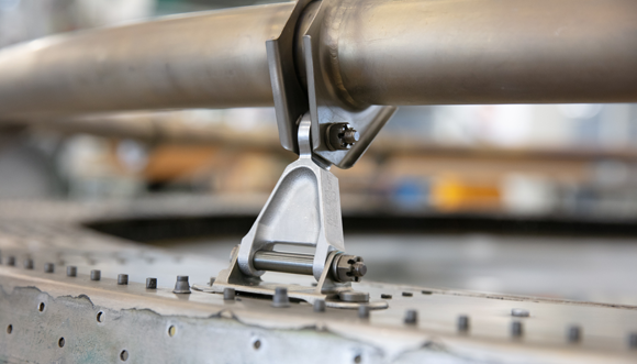 A total of nine A-links fix a ring-shaped hot air duct in the engine's inlet cowl (Courtesy Lufthansa Technik/Jan Brandes)