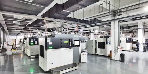 An array of Farsoon’s FS421M metal AM machines at Falcontech’s Super AM Factory (Courtesy Falcontech) 