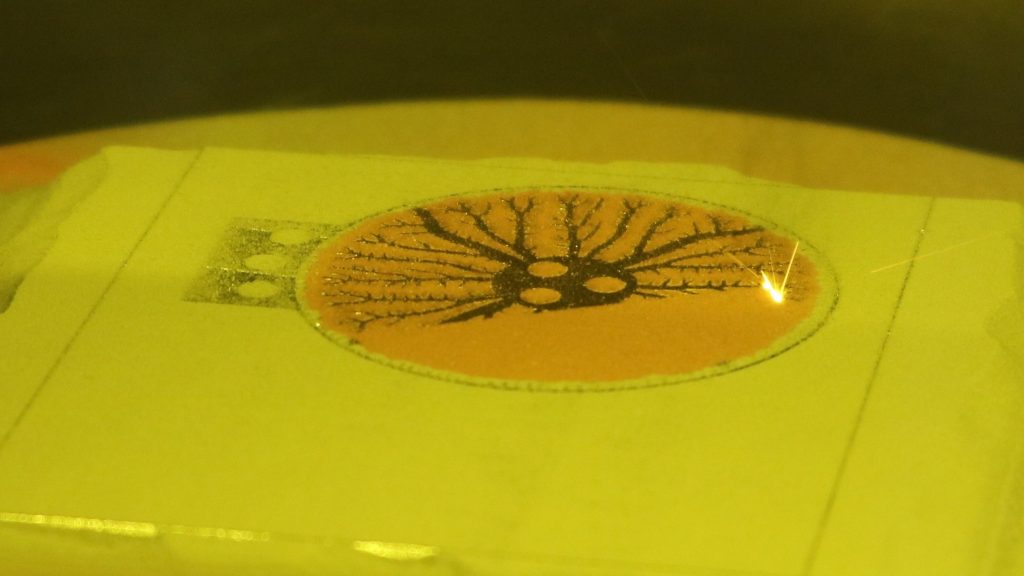 Fig. 4 Powder bed and scanning process of the multi-material heat sink (Courtesy Aerosint)