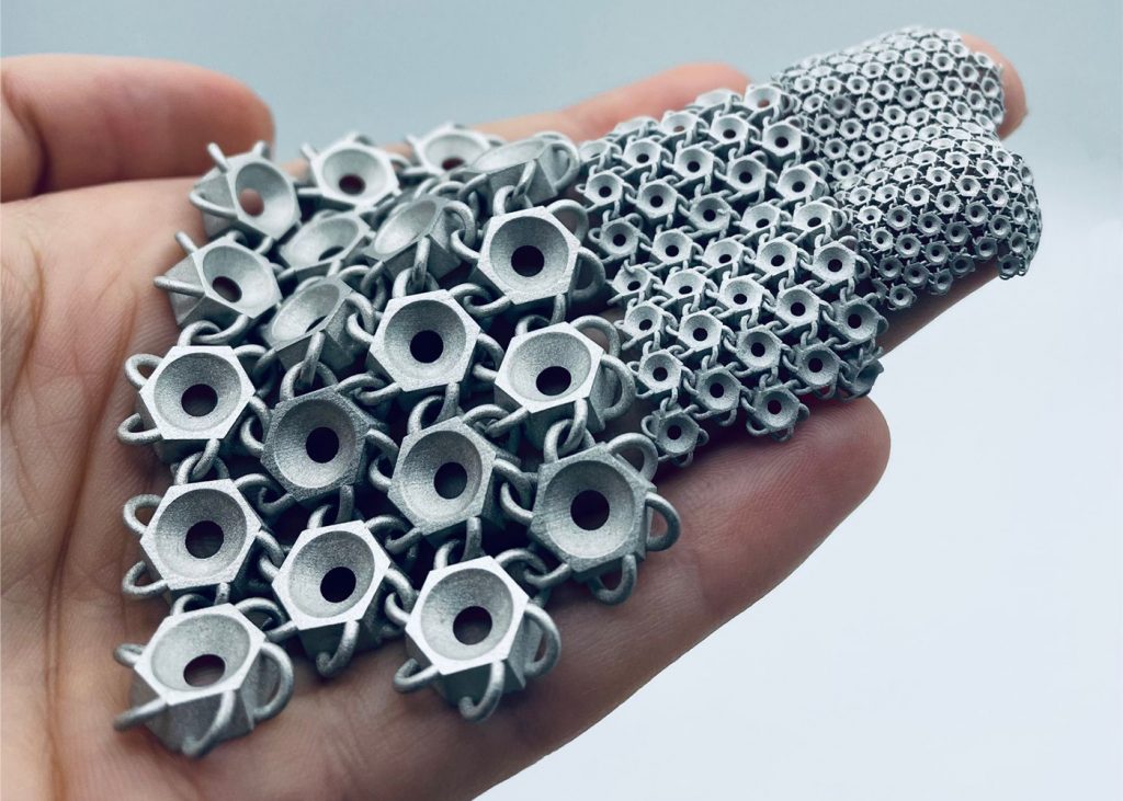 Fig. 3 Additively manufactured steel chain in three sizes, produced by the Vat Photopolymerisation (VPP) process (Courtesy Incus GmbH)