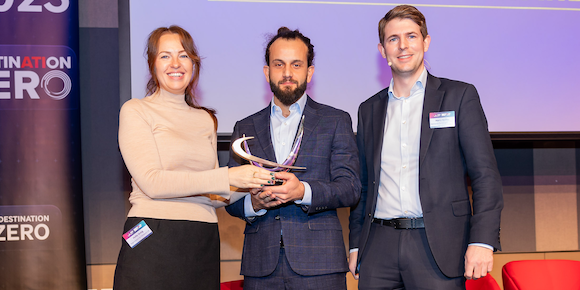 The Hub Breakthrough Award was presented by (L) Holly Greig, Deputy Director – Aviation Decarbonisation, Department for Transport and (R) Harry Malins, Chief Innovation Officer of ATI, at the ATI 2023 Conference (Courtesy WAAM3D)