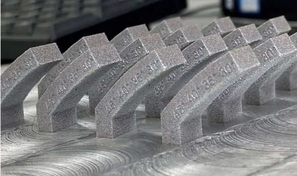 Dyndrite LPBF Pro 30° overhang test parts additively manufactured with no supports on a Renishaw AM400 (Courtesy Dyndrite)