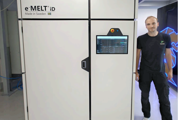 Emil Freed, Service Technician for Freemelt with the new e-MELT-iD (Courtesy Freemelt)
