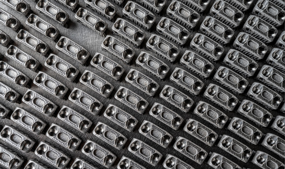 The titanium spinal implants after CNC post-processing (Courtesy Amnovis)