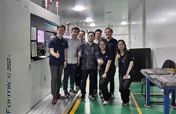 Farsoon founder Dr Xiaoshu Xu and Farsoon global technical team at ACMI AM Center (Courtesy Farsoon)