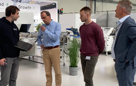 Jonas Galle (ValCUN), Wim Steenbergen (AM-flow), Samual Tonneslan & Arno Gramsma (3DOP – Brainport Eindhoven) at the BIC demonstrator (Courtesy ValCUN)