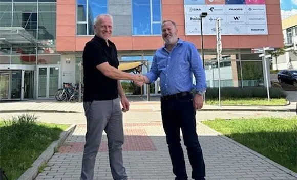 Daniel Adam (3Dees Industries) and Peter Hansford (Wayland Additive).