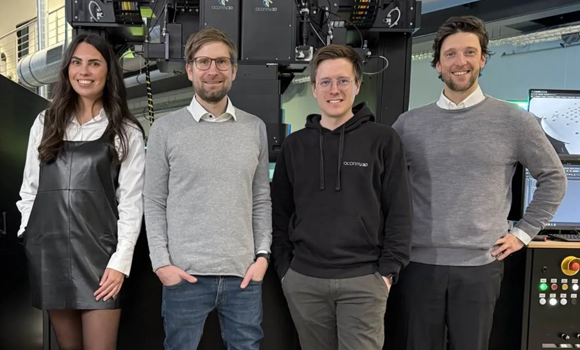 Alina Bauer (Aconity3D), Tim Wischeropp (amsight), Martin Buscher (Aconity3D) and Peter Lindecke (amsight) in front of an AconityTWO machine (Courtesy Aconity3D)
