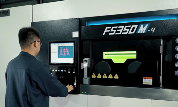 Farsoon’s flagship medium-sized metal AM machine, the FS350M-4 is now available with the company’s beam shaping technology (Courtesy Farsoon)