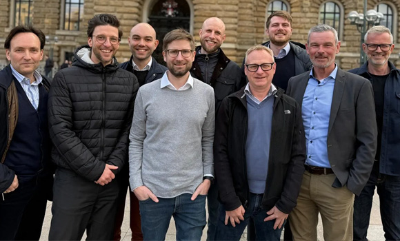 The amsight team with investors. From left: Alexander Flamboe, Peter Lindecke, Raoul Dittmann, Tim Wischeropp, Simon Schauß, Andreas Berkau, Jonas Hansen (MBG SH), Michael Wohlmuth, Michael Jonker (Courtesy amsight)