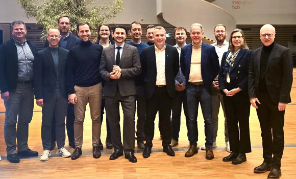 Bavaria Makes founders (L-R) Peter Mayr (TUM), Karsten Heuser (Siemens), Robert Dean (Colibrium Additive), Markus Obermeier (Siemens), Kathrin Wudy (TUM), Marius Lakomiec (EOS), Marcus Giglmaier (Oerlikon), Nikolaus Adams (TUM), Christoph Hauck (toolcraft), Josip Vincic (TUM), Jürgen Kraus (MTU), Joseph Hofmann (TUM), Ines Soehngen (MTU), Matthias Konrad (Bayern Innovativ) (Courtesy Siemens)