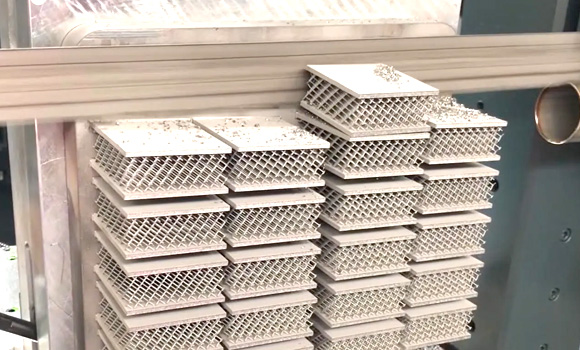 Klaeger’s Bitron 3D and VBS 3D saws are ideal for bandsaw cut-offs of up to 50mm (Courtesy Klaeger)