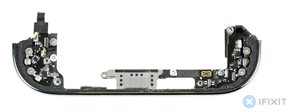 Fig. 2 Apple’s new USB-C housing can be seen in the centre of the image (Courtesy www.ifixit.com | https://bit.ly/47n31mQ)