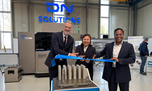 DN Solutions opening the Gütersloh ASC. Left to right are: Markus Kottmann (First Deputy Mayor of the City of Gütersloh, CDU) and DN Solutions’ Soonhyo Kwon, Head of Additive Manufacturing Korea, and Dr-Ing Vino Suntharakumaran, VP – Additive Solutions (Courtesy DN Solutions)
