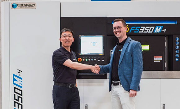 Farsoon Europe’s Oliver Huizhi Li (left) and APWorks’ CEO Sebastian Lepa (right) in front of the newly acquired FS350M-4 (Courtesy APWorks)