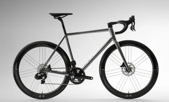 The Steelnovo road bike, manufactured by Colnago, received the 2026 ADI Compasso d’Oro (Courtesy Colnago)