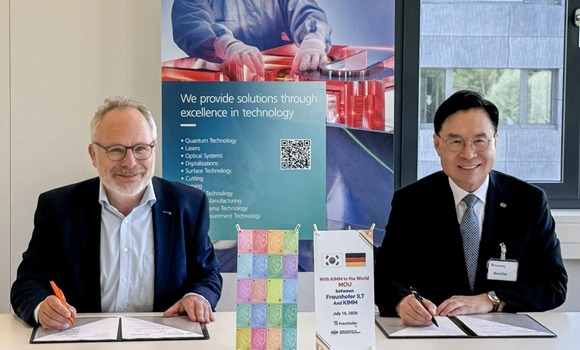 Dr Jochen Stollenwerk, Acting Director of Fraunhofer ILT (left), and Dr Seog-Hyeon Ryu, President of KIMM, signed the renewed memorandum of understanding in Aachen on July 16, 2026 (Courtesy Fraunhofer ILT)