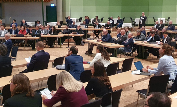 Delegates listen to a technical presentation during a past Hagen Symposium (Courtesy Hagen Symposium)