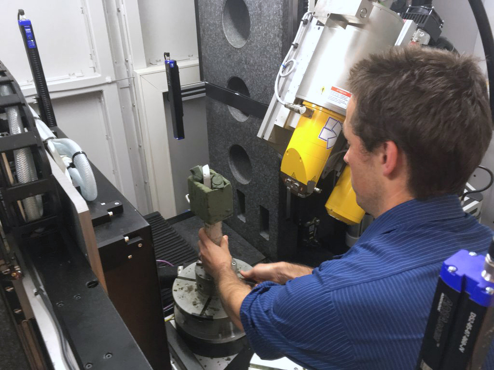 Simple and standardised X-ray CT testing in metal Additive Manufacturing
