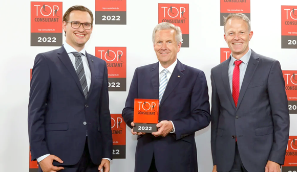 Left to right: Davy Orye, EOS, Christian Wulff, former German Federal President and Thomas Weitlaner, EOS (Courtesy: KD Busch/compamedia)