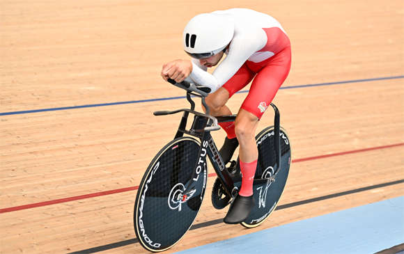 England’s Charlie Tanfield raced on a bike with parts additively manufactured by Renishaw at the Commonwealth Games 2022 (Courtesy Renishaw)