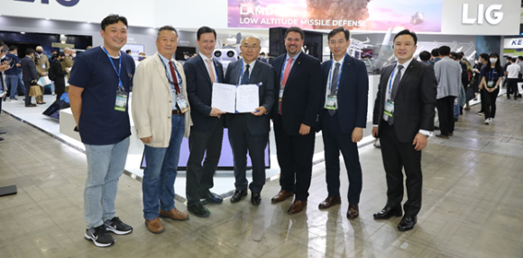 Optisys CEO Janos Opra (Third from left), LIG Nex1 C4ISTAR R&D VP Kook Chanho (fourth from right), LIG Nex1 C4ISTAR mechanical R&D VP Ryu Guhyun (second from right), Optisys VP of Global Business Ben Hollenbeck (third from right), as well as other senior officials from both companies (Courtesy Optisys)