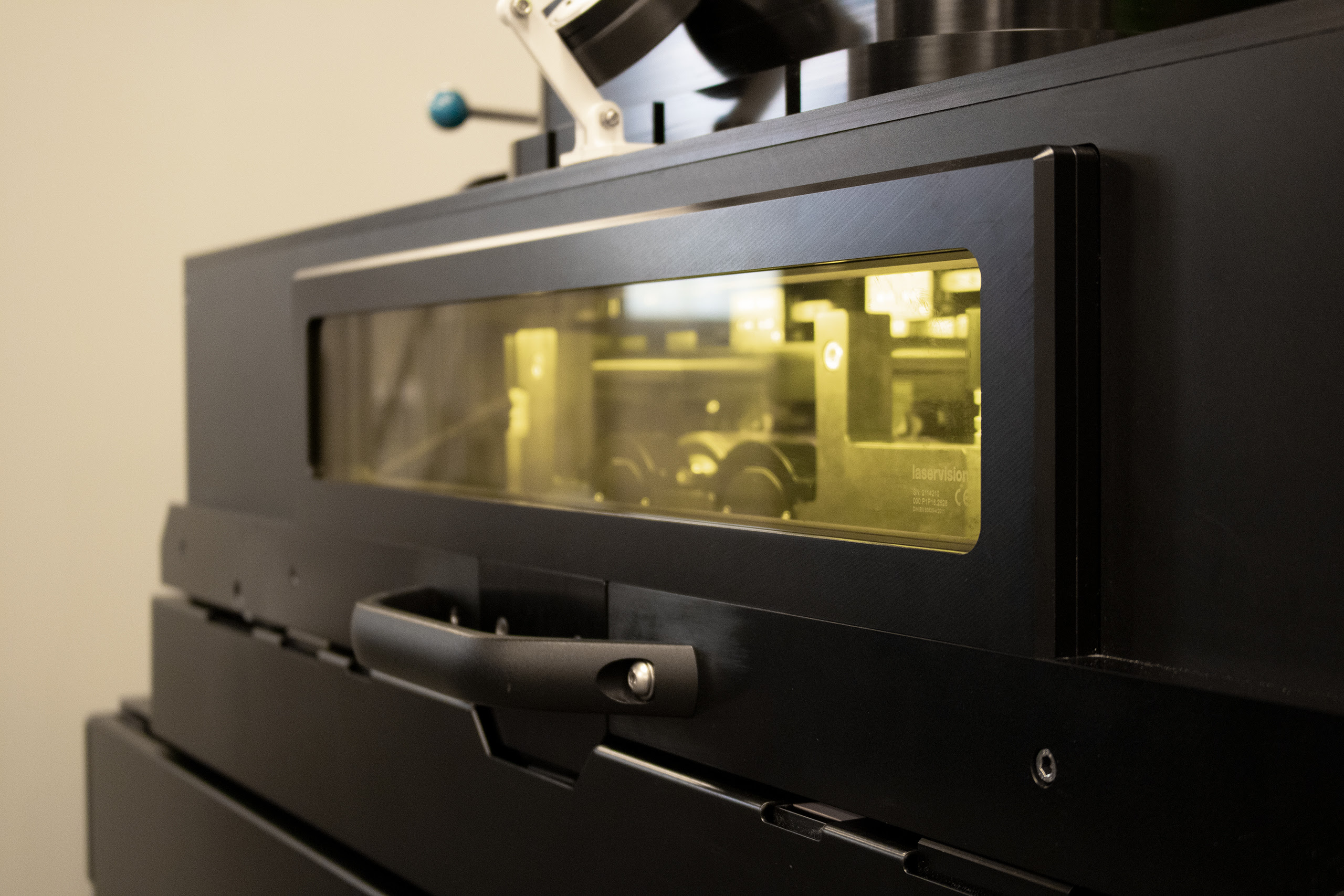 Fig. 1 Aerosint’s Selective Powder Deposition (SPD) system installed on a MIDI+ machine supplied by Aconity3D GmbH (Courtesy Aerosint)