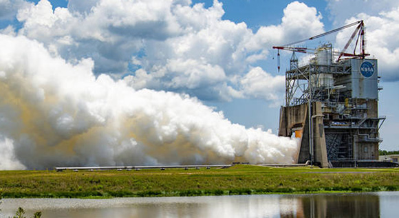 NASA conducts an RS-25 hot fire test on the Fred Haise Test Stand at NASA’s Stennis Space Center in south Mississippi (Courtesy NASA)