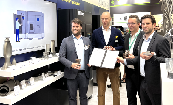 Signing of the agreement between Nikon SLM Solutions and Fraunhofer IGCV. From left: Dr Georg Schlick, head of the AM metal and multi-material department, Fraunhofer IGCV; Simone Castellani, CTO, Nikon SLM Solutions; Prof Dr Christian Seidel, head of the AM research field; Dr Simon Merkt-Schippers, EVP Product Management (Copyright Metal AM)