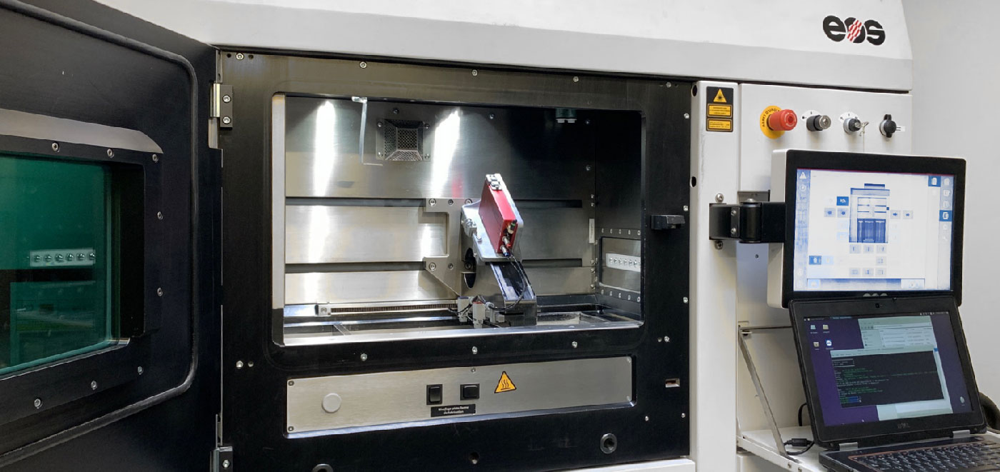 Fig. 1 An EOS M290 Laser Beam Powder Bed Fusion machine fitted with the AMiquam Eddy Current W1 device (Courtesy AMiquam)