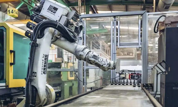 Ecrimesa has fourteen automatic injection machines with robotic manipulation systems (Courtesy Ecrimesa)